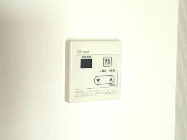 物件内観写真18　(給湯器)