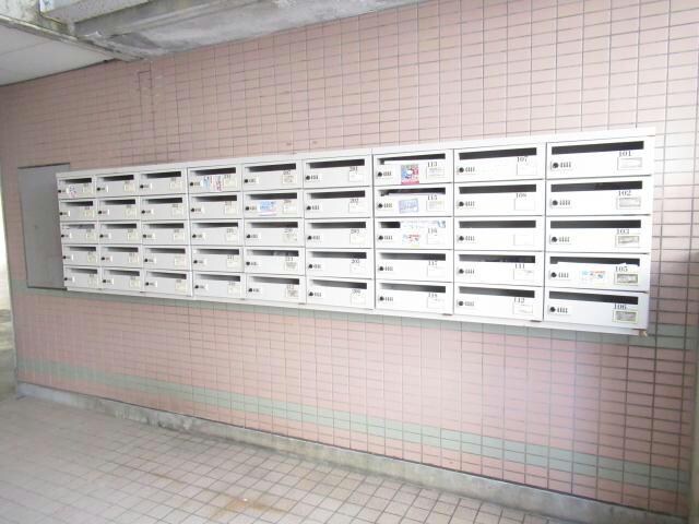 物件外観写真3　(集合ポスト)