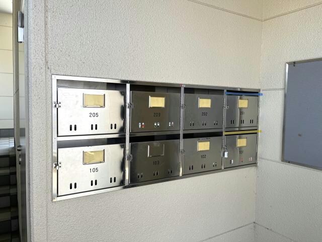 物件外観写真6　(集合ポスト)
