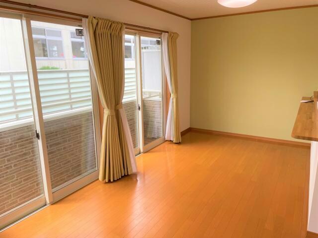 物件内観写真5　(リビング)