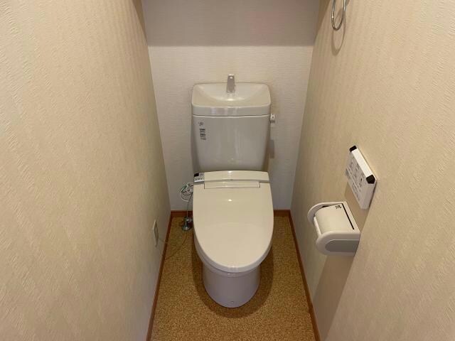 物件内観写真8　(温水洗浄便座)