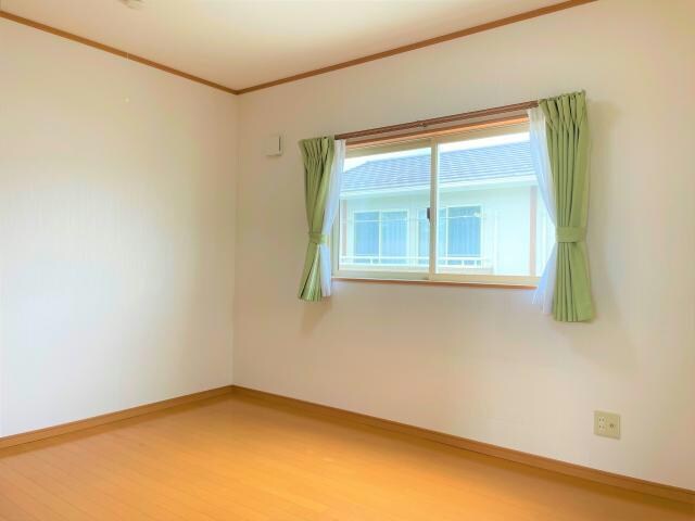 物件内観写真15　(2F北側洋室)