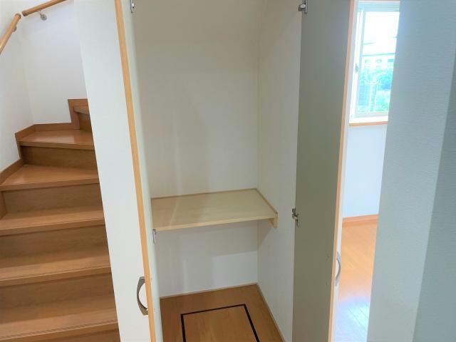 物件内観写真23　(物入れ)