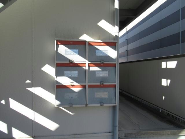 物件外観写真5　(集合ポスト)