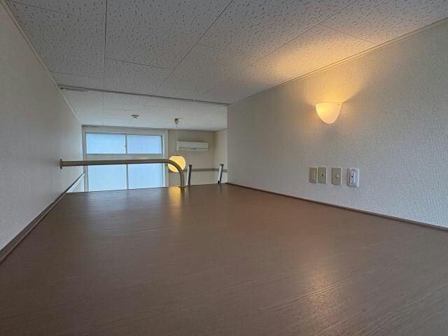 物件内観写真21　(ロフト　別アングル)