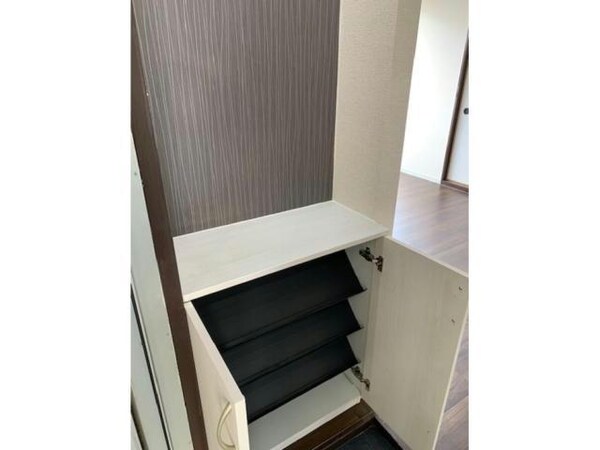 玄関回り(※別室参考写真・設備相違あり)