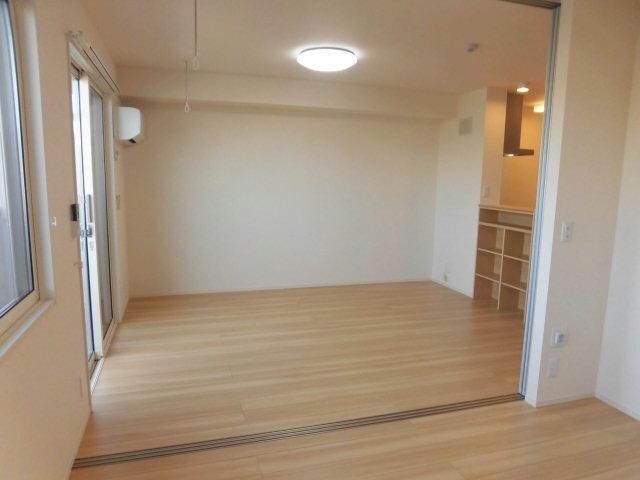 物件内観写真7　(※他号室、反転間取り（参考写真）)