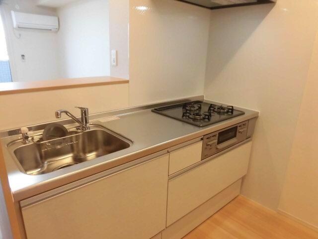 物件内観写真8　(※他号室、反転間取り（参考写真）)