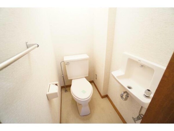 トイレ(写真は他の号室です)