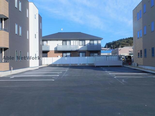 ピノワール　弐番館の駐車場