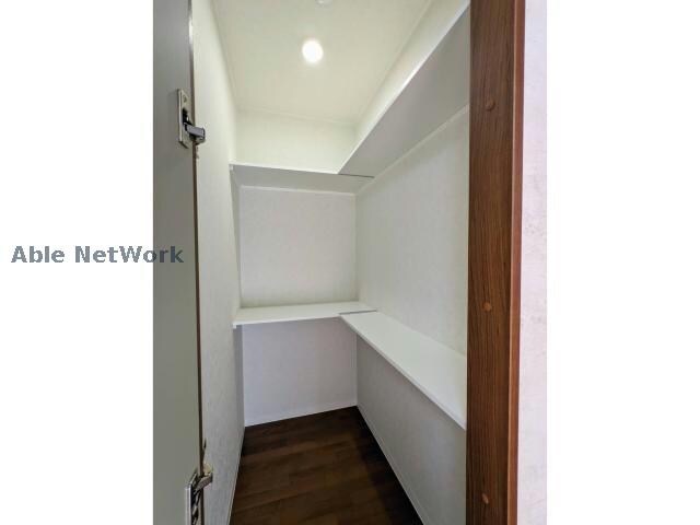 Riviest（リヴィエスト）のリビングダイニング(リビング収納)