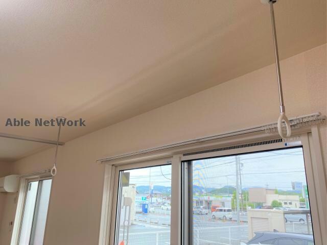 物件内観写真8　(室内物干し)