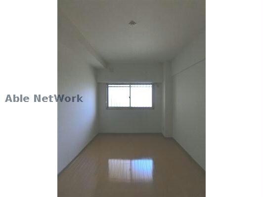 物件内観写真12　(北側洋室 7.7帖)