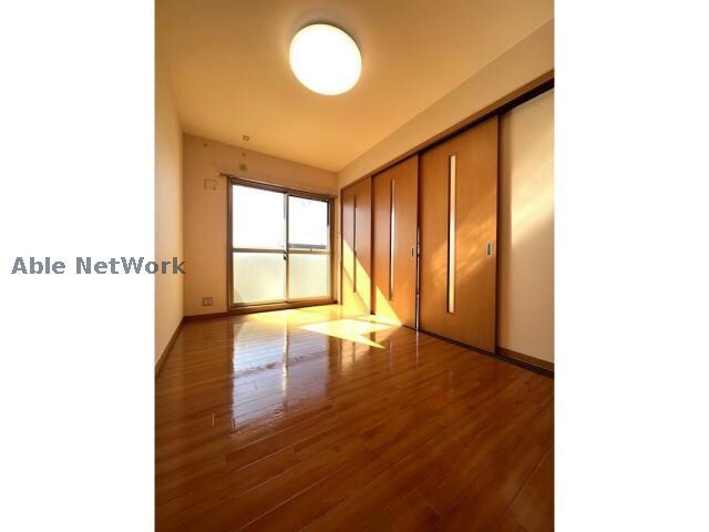 物件内観写真14　(南側洋室6帖)