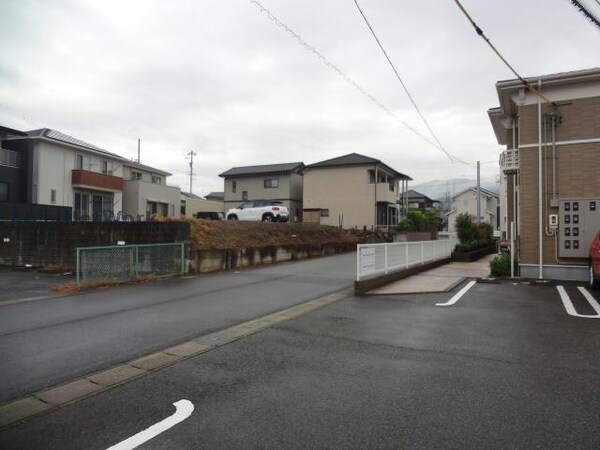 周辺環境(入り口付近　広くて入りやすいです)