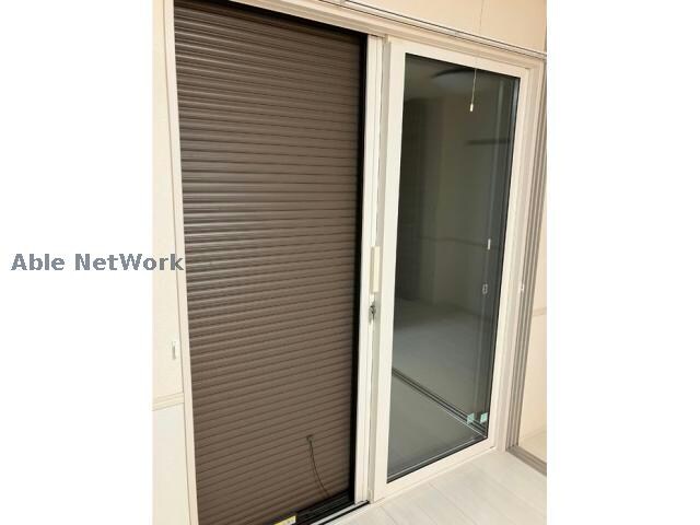 物件内観写真10　(防犯シャッター・防犯ガラス)