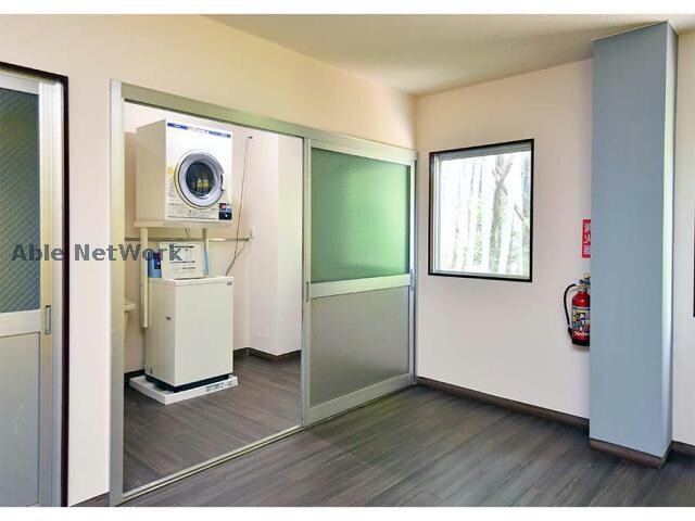 物件外観写真5　(コインランドリー)