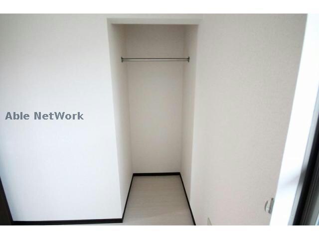 物件内観写真10　(オープンクロゼット)