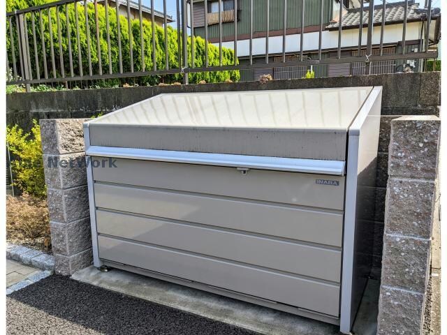 物件外観写真4　(敷地内ごみ置き場)