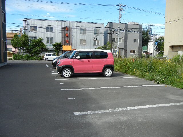 物件外観写真2　(駐車場)