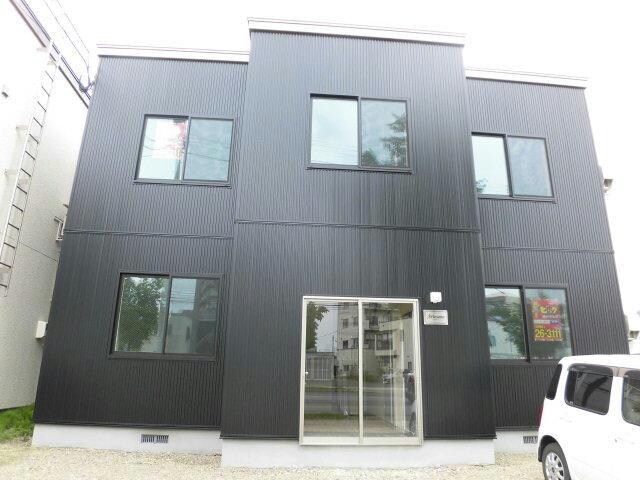 物件外観写真1　(101～202号室側外観)