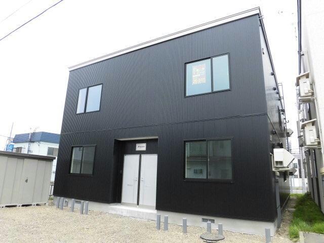 物件外観写真2　(A・B号室側外観)