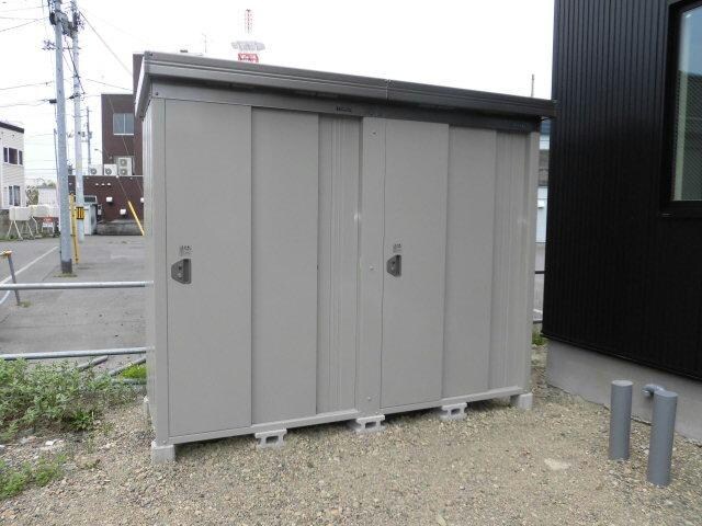 物件外観写真3　(A・B号室側物置)