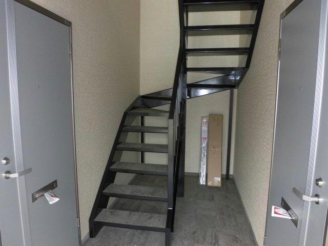 物件外観写真4　(101～202号室側)