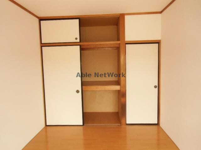 物件内観写真16　(押入れ)