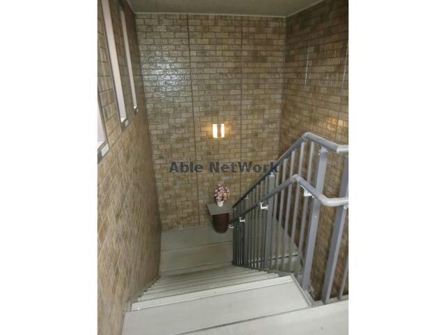 物件外観写真6　(A階段)