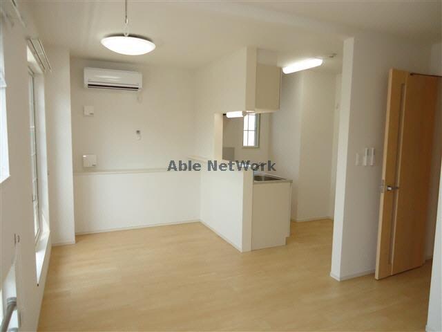 物件内観写真6　(リビング)