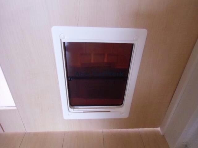 物件内観写真11　(LDK扉ペット扉)