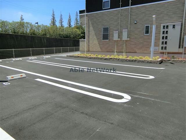 物件外観写真4　(縦列)