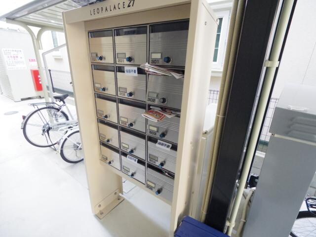 物件外観写真8　(集合郵便受け)