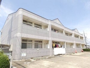 ロイヤルヒルズA棟外観写真