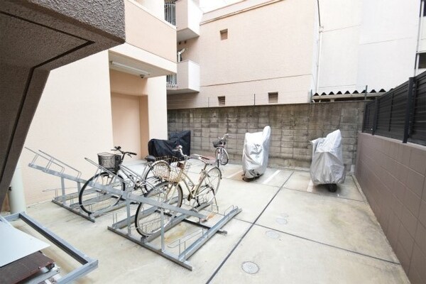 敷地内/建物