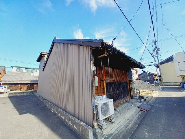 東富田町貸家の物件外観写真