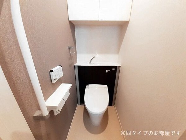 トイレ(※同タイプのお部屋です。)