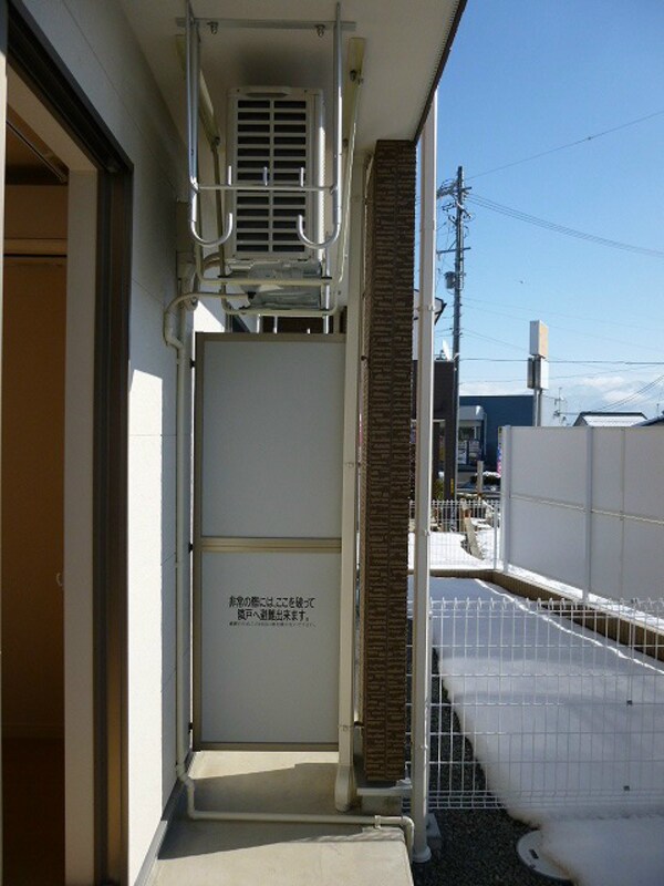 ベランダ(写真は別号室です)