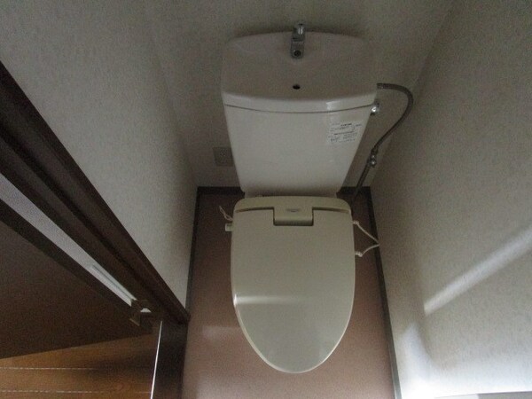 トイレ(写真は202号室です。（参考）)