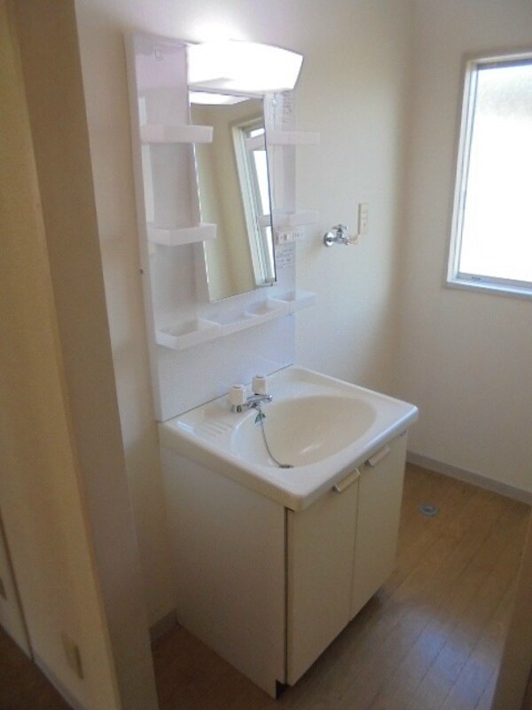 洗面所(写真は201号室です)