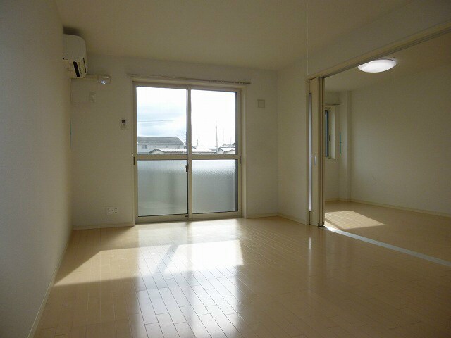 物件内観写真5　(101号室です)