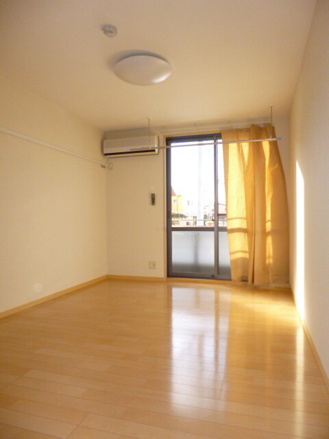 物件内観写真5　(102号室のお部屋です)