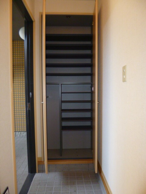 物件内観写真8　(102号室のお部屋です)