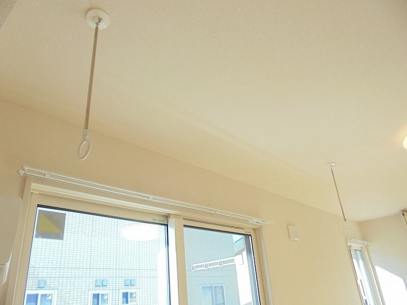 物件内観写真27　(室内物干し金具　　　※写真は別号室（反転）です。ご参考下さい)