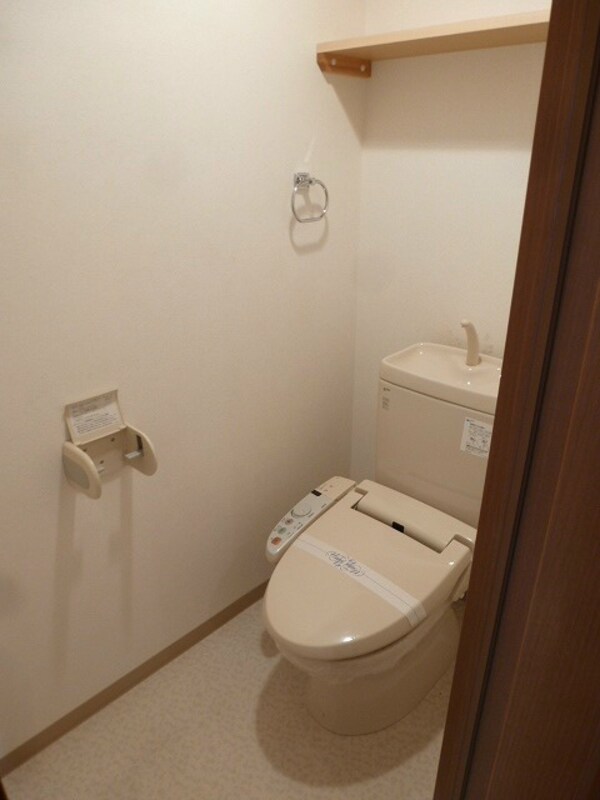 トイレ(写真は301号室です)