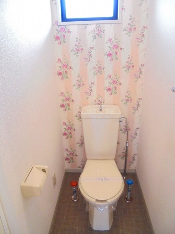 トイレ(※写真は202号室です（参考）)