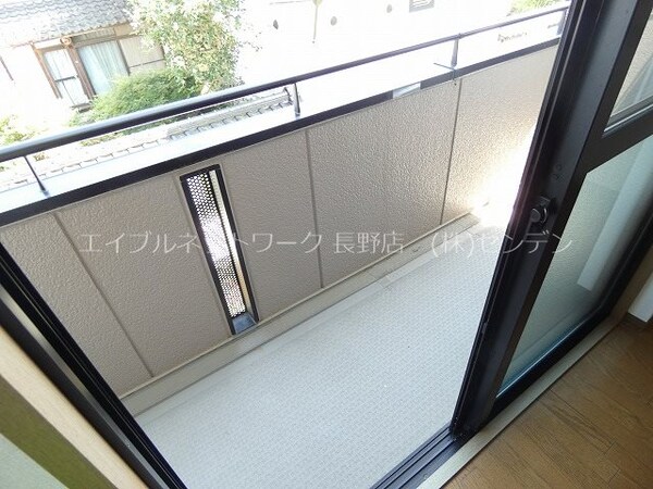 ベランダ(写真は102号室です（参考）)