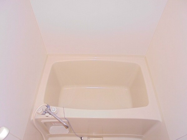 風呂画像(画像は201号室です（参考）)