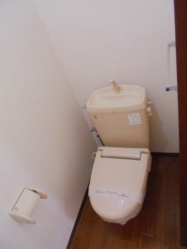 トイレ(写真は103号室です)